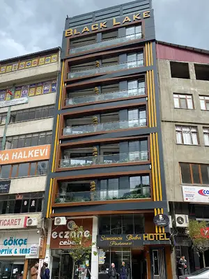 Blacklake Otel