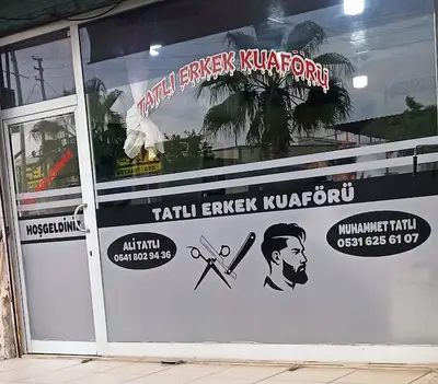 Tatlı erkek kuaförü