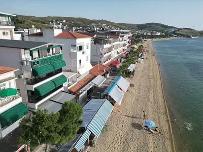 Ados Otel