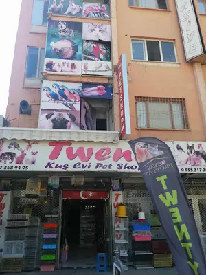Twenty PetShop Pet Market