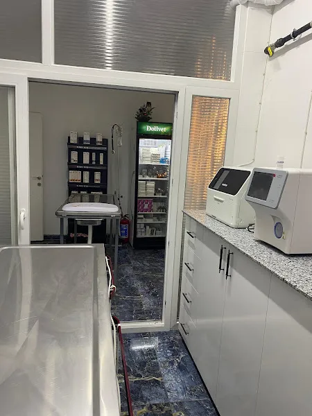 Emra Veteriner Kliniği (Emra Veterinerlik Klinik Hayv. San. Tic. Ltd. Şti.) foto 2